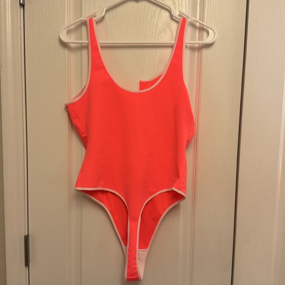 Alo Yoga Neon Pink Bodysuit - size L - Picture 6 of 6